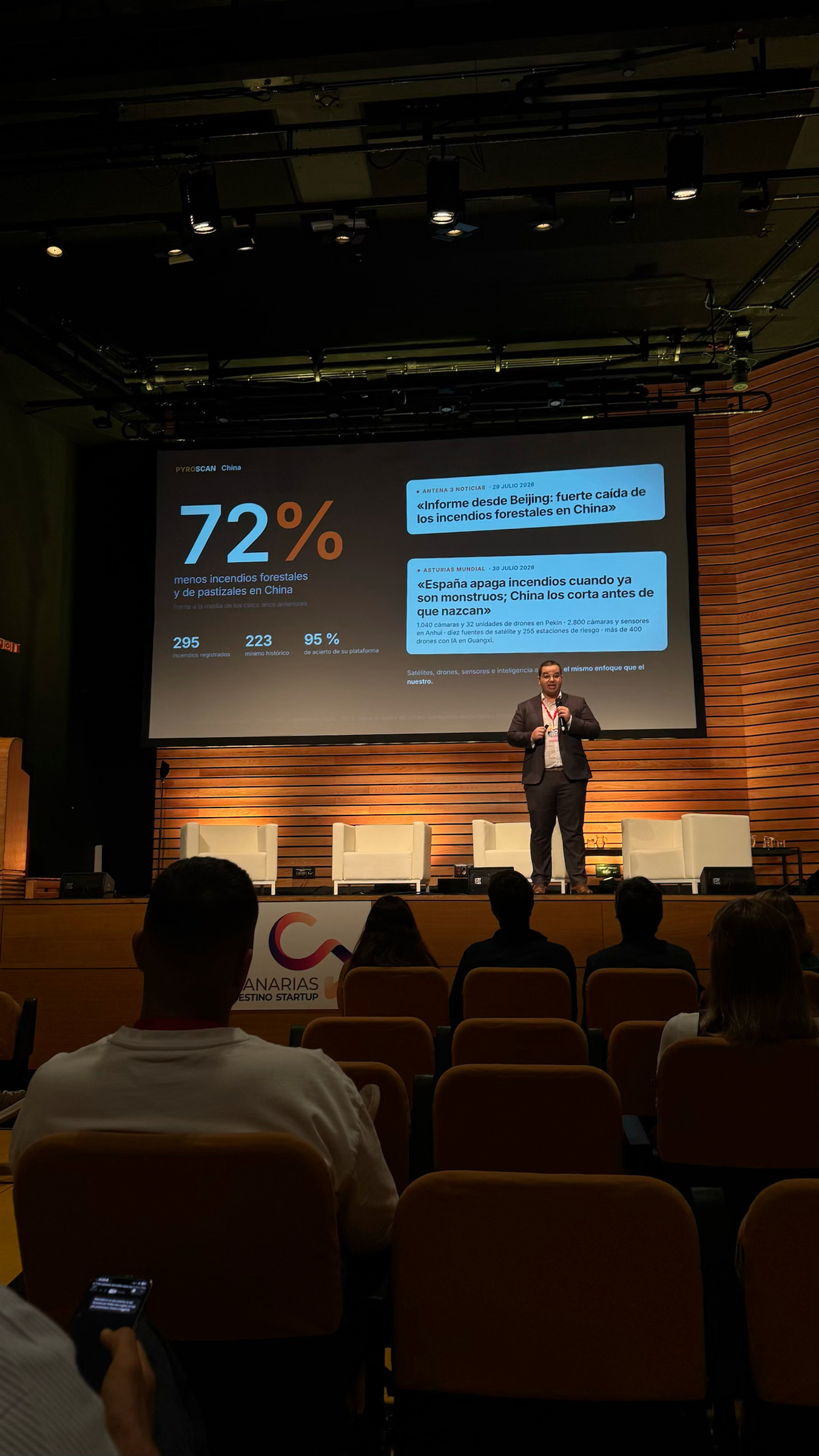 Presentación de PyroScan durante una ponencia en Canarias Destino Startup